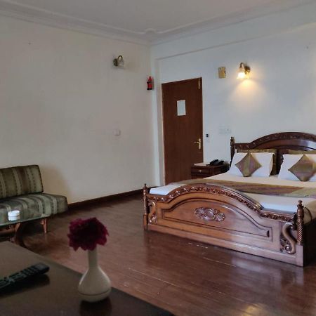 Hotel Blossom Шімла Екстер'єр фото
